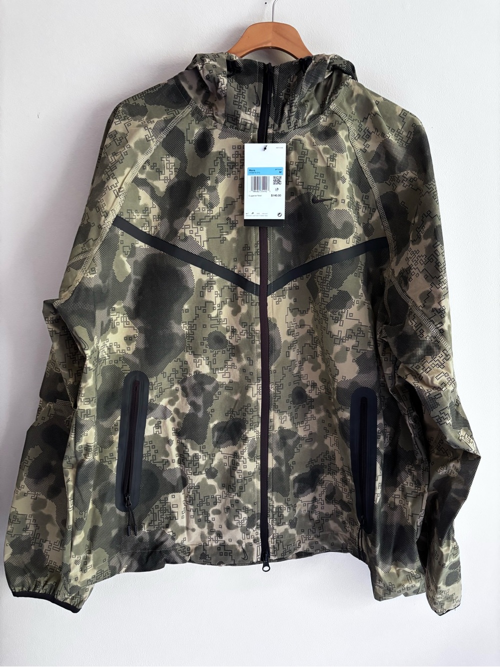 NWT Nike Mens M Tech Woven Camo Windrunner Full Zip Jacket Olive HV0979-210